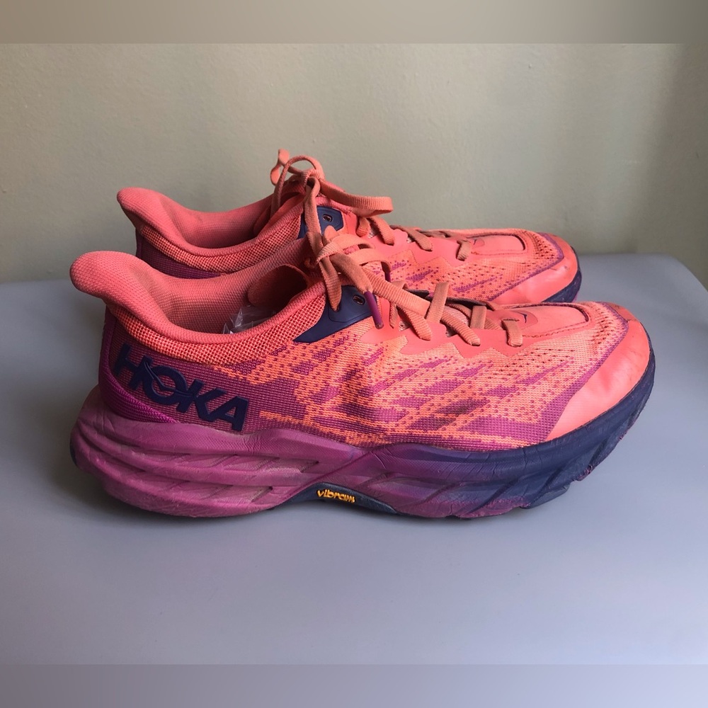 Hoka Womens Speedgoat 5 Wide Running Shoes Size: US 8D EUR 40